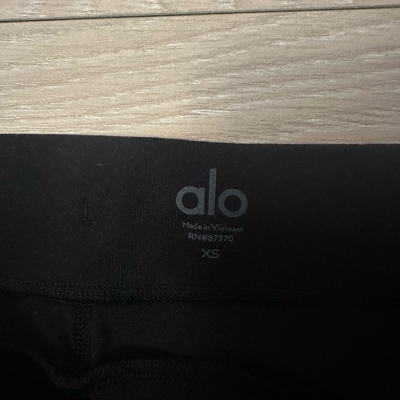 ALO Yoga Black Leggings - Picture 4 of 4